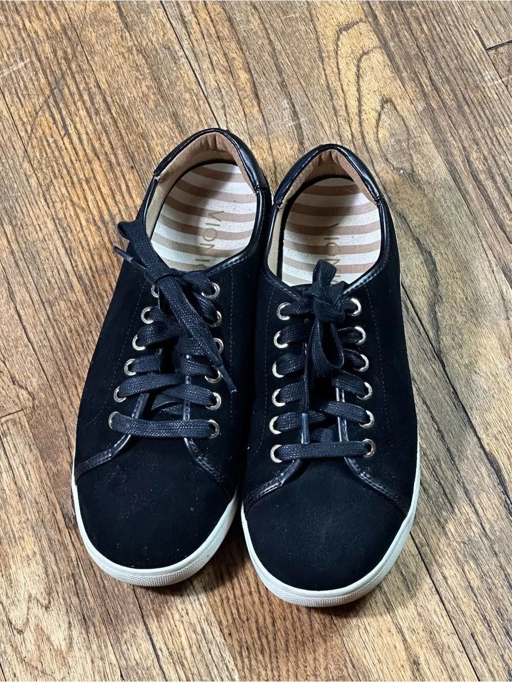 Vionic Black Low-Top Lace-Up suede Sneakers